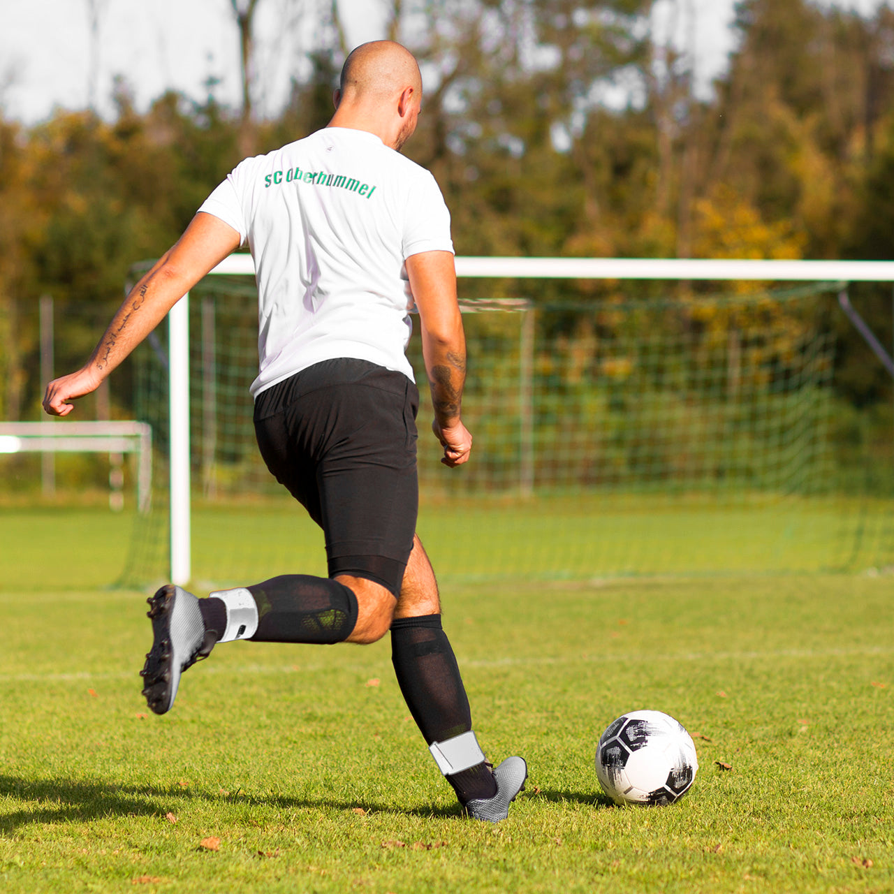 RR Sports - Schienbeinschonerhalter Fußball für Herren, Damen und Kinder Weiß