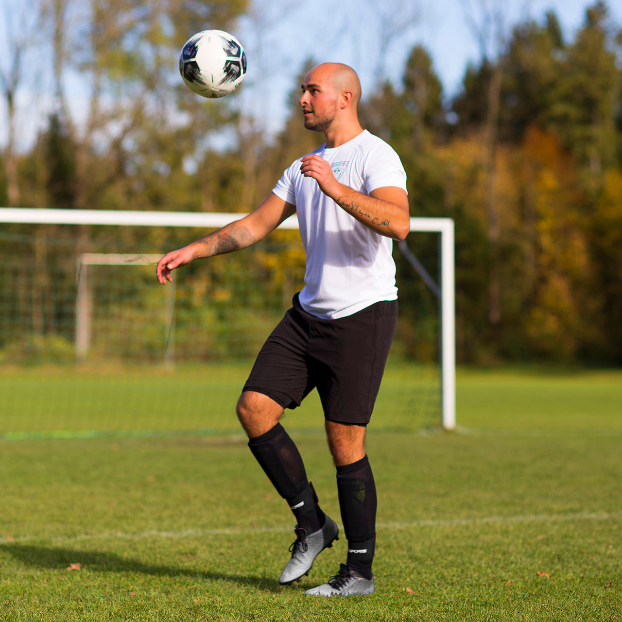 RR Sports - Schienbeinschonerhalter Fußball für Herren, Damen und Kinder Schwarz