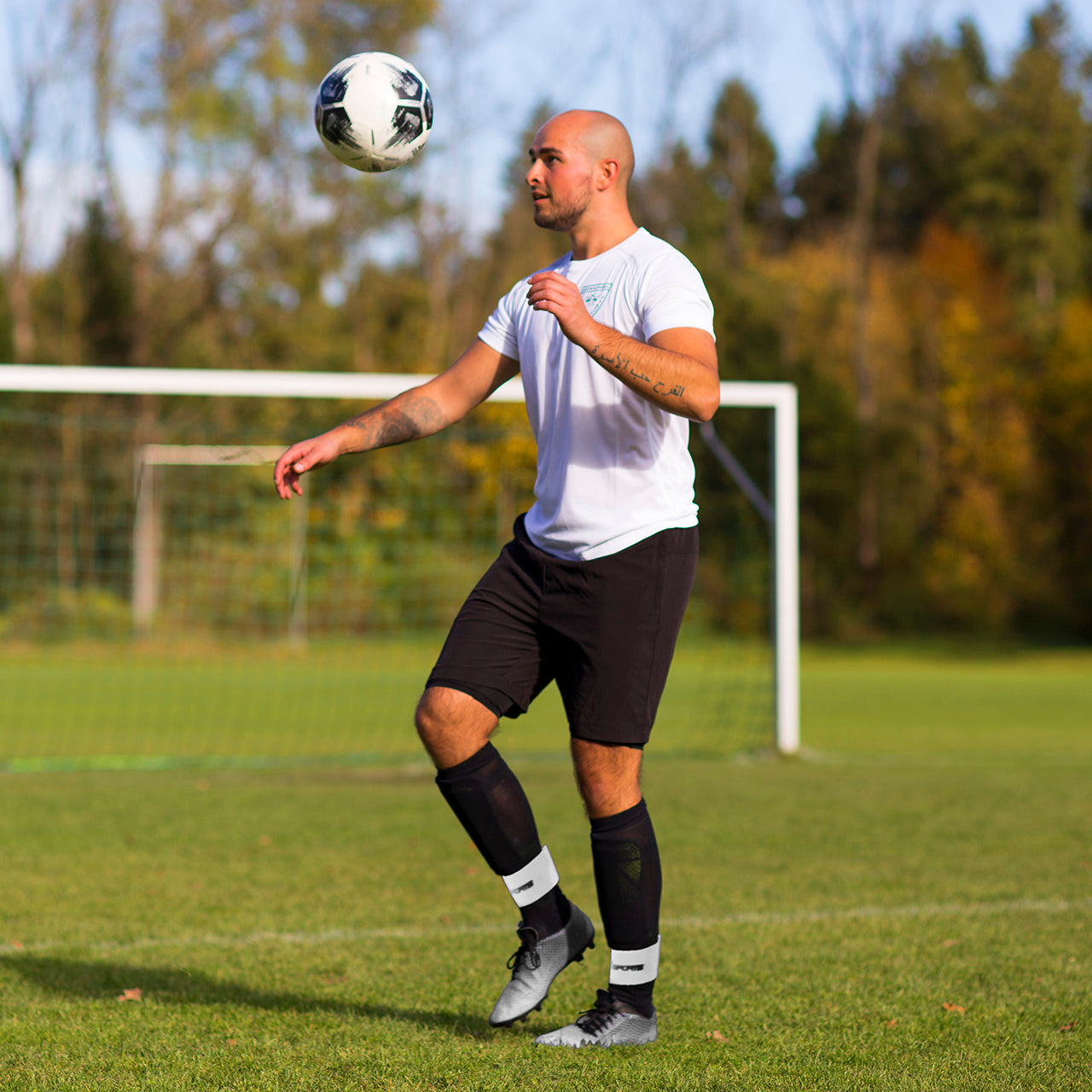 RR Sports - Schienbeinschonerhalter Fußball für Herren, Damen und Kinder Weiß