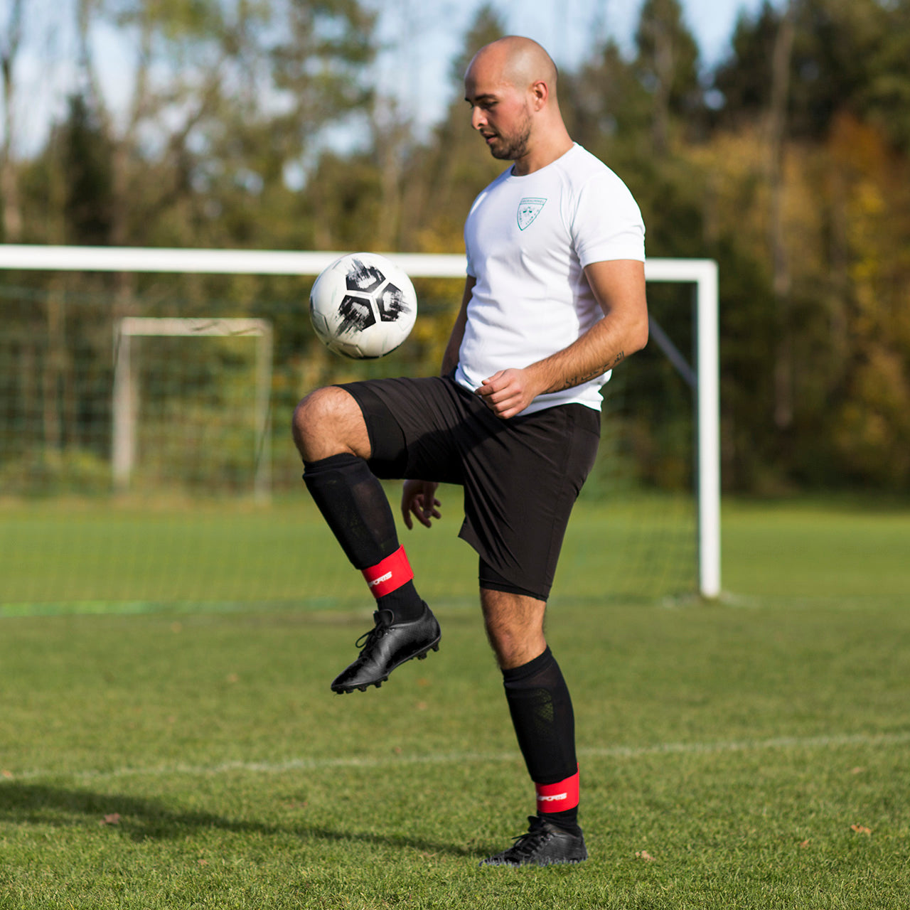 RR Sports - Schienbeinschonerhalter Fußball für Herren, Damen und Kinder Rot
