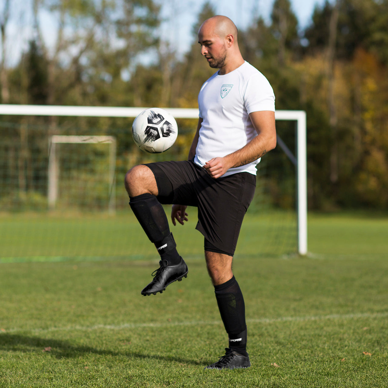 RR Sports - Schienbeinschonerhalter Fußball für Herren, Damen und Kinder Schwarz